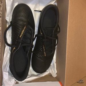 BRAND NEW STILL IN BOX NIKE SOCCER CLEATS